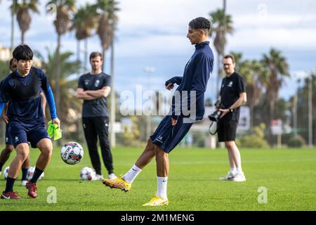 Ibrahim Salah de Gent photographié en action lors d'une session d'entraînement au camp d'entraînement d'hiver de l'équipe belge de football de première division KAA Gent à Oliva, Espagne, le mardi 13 décembre 2022. BELGA PHOTO LUC CLAESSEN Banque D'Images