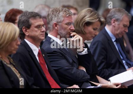 20110911 - BRUXELLES, BELGIQUE : l'ambassadeur AMÉRICAIN en Belgique Howard Gutman, le prince héritier Philippe de Belgique, la princesse Mathilde Belgique et le Premier ministre Yves Leterme (CD&V démocrates chrétiens flamands) photographiés lors d'un service commémoratif pour les victimes des attentats du 9/11 septembre, à la cathédrale Saint Michel et St Gudula (Cathédrale des Saints Michel et Gudule / Sint-Michiels- en Sint-Goedele kathedraal) à Bruxelles, le dimanche 11 septembre 2011. Aujourd'hui, c'est le 10th anniversaire des attentats du 9/11 septembre. BELGA PHOTO NICOLAS MATERLINCK Banque D'Images