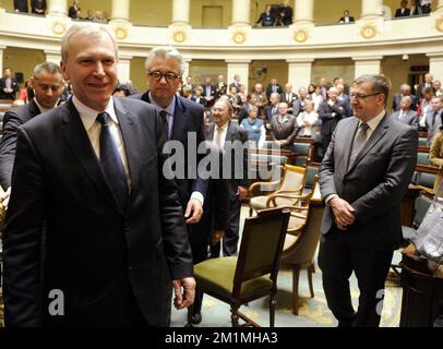 20111115 - BRUXELLES, BELGIQUE : Premier ministre sortant Yves Leterme et Prince Laurent photographiés à la réception de la Chambre (Kamer / Chambre) à l'occasion de la Fête du Roi, mardi 15 novembre 2011. BELGA PHOTO ERIC LALMAND Banque D'Images
