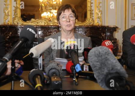 20111213 - LIEGE, BELGIQUE : Procureur général de Liège Danielle Reynders photographié lors d'une conférence de presse après un homme, Nordine Amrini a lancé des grenades et utilisé une arme à feu Kalashnikov pour tirer des personnes sur la place Saint-Lambert à Liège, mardi 13 décembre 2011. Jusqu'à présent, deux déades ont été confirmées, parmi lesquelles le tueur qui s'est suicidé. Quelque 60 personnes sont blessées. Il est maintenant confirmé qu'il n'y avait qu'un seul homme, pas plus d'un. BELGA PHOTO ERIC LALMAND Banque D'Images