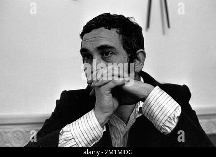 Carlos Alonso, peintre argentin, vers 1965 Banque D'Images