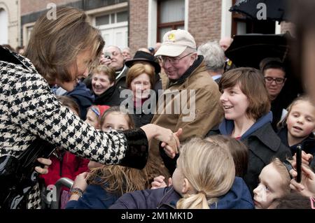 20120304 - RUPELMONDE, BELGIQUE: La princesse Mathilde de Belgique accueille le public à la célébration de l'anniversaire 500th du cartographe "Gerardus Mercator" Gerard de Kremer dans son lieu de naissance Rupelmonde, dimanche 04 mars 2012. Mercator se souvient de la carte du monde de projection Mercator, une projection de carte cylindrique qu'il a présentée en 1569. La carte est devenue la carte standard à des fins nautiques. BELGA PHOTO CHRISTOPHE KETELS Banque D'Images