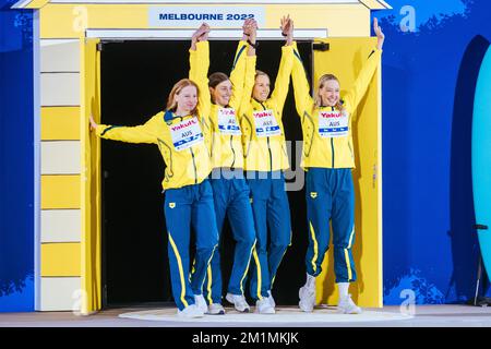 Melbourne, Victoria, Australie. 13th décembre 2022. MELBOURNE, AUSTRALIE - DÉCEMBRE 13 : Les médaillés d'or Emma McKeon, Meg Harris, Mollie O'Callaghan et Madison Wilson d'Australie après avoir remporté la finale féminine de nage libre de 4 x 100 m le premier jour des Championnats du monde de natation de courte durée de la FINA 2022 au Melbourne Sports and Aquatic Centre on 13 décembre 2022 à Melbourne, en Australie (Credit image : © Chris Putnam/ZUMA Press Wire) Banque D'Images