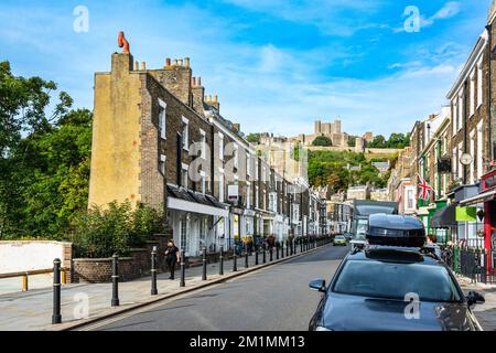 Douvres,Angleterre,Royaume-Uni - 27 août 2022 : vue sur le château de Douvres depuis la rue du château Banque D'Images