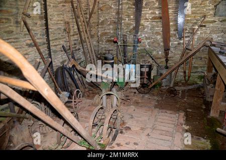 Dans Old Stone Garden Shed aux Lost Gardens of Heligan, St.Austell, Cornwall, Angleterre, Royaume-Uni. Banque D'Images