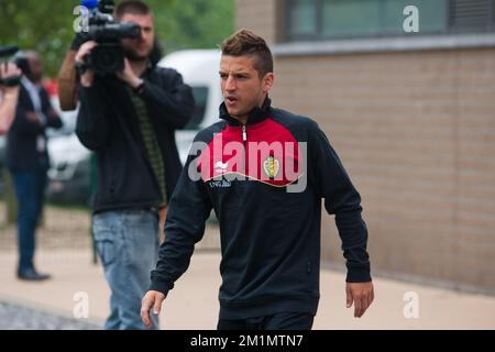 20120530 - ANGLEUR, BELGIQUE: Les Dries Mertens de Belgique arrivent pour une session d'entraînement des Red Devils, l'équipe nationale belge de football, mercredi 30 mai 2012 à Angleur. L'équipe se prépare pour un match amical contre l'Angleterre samedi prochain. BELGA PHOTO BRUNO FAHY Banque D'Images