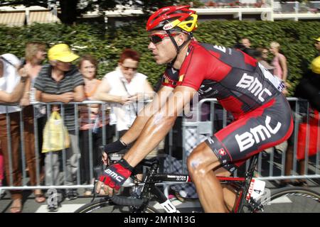 20120711 - BELLEGARDE-SUR-VALSERINE, FRANCE: Belge Philippe Gilbert de BMC Racing Team photographié après la dixième étape de l'édition 99th de la course cycliste Tour de France, à 194,5 km de Macon à Bellegarde-sur-Valserine, France, mercredi 11 juillet 2012. BELGA PHOTO KRISTOF VAN ACCOM Banque D'Images