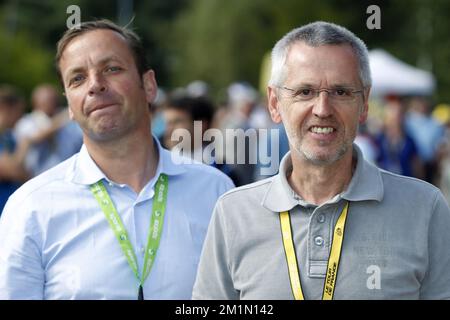 20120711 - BELLEGARDE-SUR-VALSERINE, FRANCE : ancien cycliste belge Paul Herygers et Paul Van Den Bosch photographié pendant la dixième étape de l'édition 99th de la course cycliste Tour de France, à 194,5 km de Macon à Bellegarde-sur-Valserine, France, mercredi 11 juillet 2012. BELGA PHOTO KRISTOF VAN ACCOM Banque D'Images