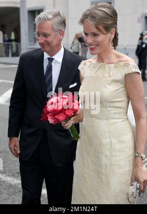 20120720 - BRUXELLES, BELGIQUE: Le prince héritier Philippe de Belgique et la princesse Mathilde de Belgique arrivent pour une visite de la famille royale au concert "Prelude à la Fête nationale" (Prelude a la tête nationale, Preludium tot de nationale Feestdag) Au Palais des Beaux Arts - Paleis voor Schone Kunsten, à Bruxelles, le vendredi 20 juillet 2012. Demain, la Belgique célèbre sa Journée nationale. BELGA PHOTO VIRGINIE LEFOUR Banque D'Images