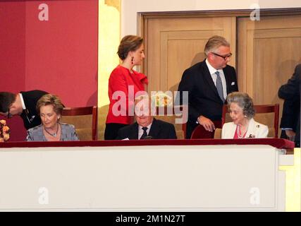 20120720 - BRUXELLES, BELGIQUE : Reine Paola de Belgique, Princesse Claire de Belgique, Roi Albert II de Belgique, Prince Laurent de Belgique et Reine Fabiola de Belgique photographiés lors d'une visite de la famille royale au concert « Prelude à la Fête nationale » (Prelude a la Fête nationale, Preludium tot de nationale Feestdag) au Palais des Beaux-Arts - Paleis voor Schone Kunsten, à Bruxelles, le vendredi 20 juillet 2012. Demain, la Belgique célèbre sa Journée nationale. BELGA PHOTO VIRGINIE LEFOUR Banque D'Images