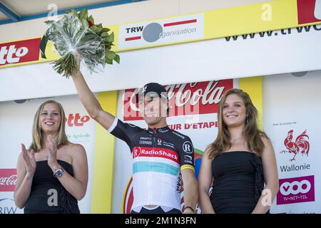 20120723 - BEAUFAYS, BELGIQUE: Italien Giacomo Nizzolo de Team RadioShack Nissan Trek fête sur le podium après avoir remporté la troisième étape de la course cycliste Tour de Wallonie, à 185,9 km de Marche-en-Famenne à Beaufays, lundi 23 juillet 2012. BELGA PHOTO NICOLAS LAMBERT Banque D'Images