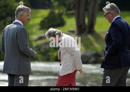 20120902 - BRUXELLES, BELGIQUE : Prince héritier Philippe de Belgique, Reine Fabiola de Belgique et Prince Laurent de Belgique photographiés lors d'un séance photo avec la famille royale belge au Château de Laeken-Laken, Bruxelles, dimanche 02 septembre 2012. BELGA PHOTO DIRK WAEM Banque D'Images