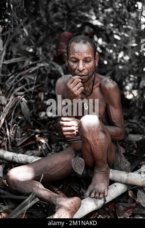 La tribu des Korowai, souvent appelée la tribu des Asmat d'arbres parce qu'ils vivent dans de grands arbres. Prise @Gauli village, district de Korowai, Papouasie, Indonésie Banque D'Images