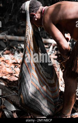 La tribu des Korowai, souvent appelée la tribu des Asmat d'arbres parce qu'ils vivent dans de grands arbres. Prise @Gauli village, district de Korowai, Papouasie, Indonésie Banque D'Images