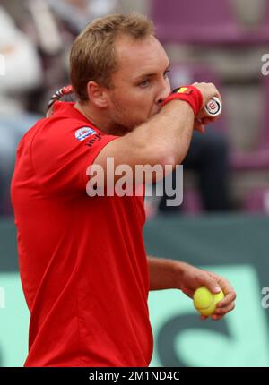 20120914 - BRUXELLES, BELGIQUE: Le premier match de la coupe Davis entre la Belgique et la Suède, pour le Groupe mondial au Royal Primerose tennis Club à Bruxelles, le vendredi 14 septembre 2012. Le belge Steve Darcis (ATP 73) et le suédois Michael Ryderstedt (ATP 457) jouent le premier du cinquième match. BELGA PHOTO VIRGINIE LEFOUR Banque D'Images