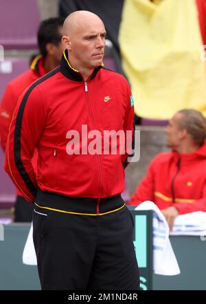20120914 - BRUXELLES, BELGIQUE: Le capitaine de la coupe Davis Johan Van Herck photographié lors du premier match de la coupe Davis entre la Belgique et la Suède, pour le Groupe mondial au Royal Primerose tennis Club à Bruxelles, le vendredi 14 septembre 2012. Le belge Steve Darcis (ATP 73) et le suédois Michael Ryderstedt (ATP 457) jouent le premier des cinq matchs. BELGA PHOTO VIRGINIE LEFOUR Banque D'Images