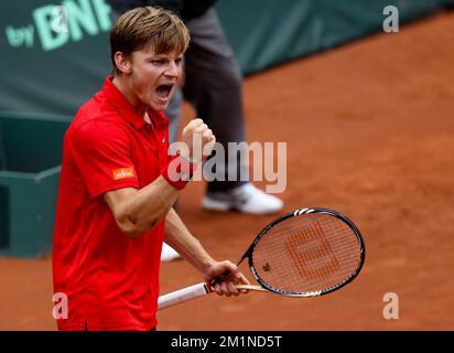20120914 - BRUXELLES, BELGIQUE: David Goffin Belge célèbre lors du deuxième match de la coupe Davis entre la Belgique et la Suède, pour le Groupe mondial au Royal Primerose tennis Club à Bruxelles, le vendredi 14 septembre 2012. Le belge David Goffin (ATP 56) et le suédois Andreas Vinciguerra jouent le deuxième du cinquième match. BELGA PHOTO VIRGINIE LEFOUR Banque D'Images