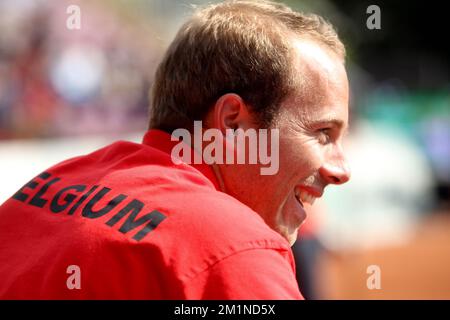 20120916 - BRUXELLES, BELGIQUE: Olivier Rochus belge photographié pendant le cinquième match de la coupe Davis entre la Belgique et la Suède, pour le Groupe mondial au Royal Primerose tennis Club à Bruxelles, dimanche 16 septembre 2012. Belge Steve Darcis joue le dernier des cinq jeux contre le suédois Andreas Vinciguerra. La Belgique a remporté les trois premiers matchs et est qualifiée pour le groupe mondial de la coupe Davis. BELGA PHOTO VIRGINIE LEFOUR Banque D'Images