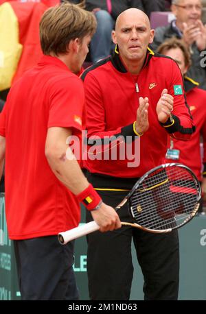 20120914 - BRUXELLES, BELGIQUE : Johan Van Herck, capitaine de la coupe Davis, célèbre lors du deuxième match de la coupe Davis entre la Belgique et la Suède, pour le Groupe mondial au Royal Primerose tennis Club à Bruxelles, le vendredi 14 septembre 2012. Le belge David Goffin (ATP 56) et le suédois Andreas Vinciguerra jouent le deuxième du cinquième match. BELGA PHOTO VIRGINIE LEFOUR Banque D'Images