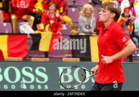 20120914 - BRUXELLES, BELGIQUE: David Goffin Belge célèbre lors du deuxième match de la coupe Davis entre la Belgique et la Suède, pour le Groupe mondial au Royal Primerose tennis Club à Bruxelles, le vendredi 14 septembre 2012. Le belge David Goffin (ATP 56) et le suédois Andreas Vinciguerra jouent le deuxième du cinquième match. BELGA PHOTO VIRGINIE LEFOUR Banque D'Images