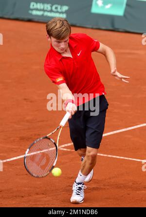 20120914 - BRUXELLES, BELGIQUE: David Goffin belge en action pendant le deuxième match de la coupe Davis entre la Belgique et la Suède, pour le Groupe mondial au Royal Primerose tennis Club à Bruxelles, le vendredi 14 septembre 2012. David Goffin belge (ATP 56) et Andreas Vinciguerra suédois jouent le deuxième des cinq matchs. BELGA PHOTO VIRGINIE LEFOUR Banque D'Images