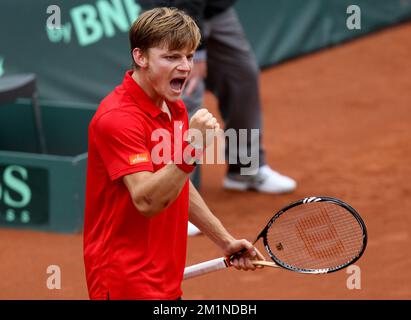 20120914 - BRUXELLES, BELGIQUE: David Goffin Belge célèbre lors du deuxième match de la coupe Davis entre la Belgique et la Suède, pour le Groupe mondial au Royal Primerose tennis Club à Bruxelles, le vendredi 14 septembre 2012. Le belge David Goffin (ATP 56) et le suédois Andreas Vinciguerra jouent le deuxième du cinquième match. BELGA PHOTO VIRGINIE LEFOUR Banque D'Images