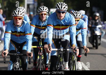 20120920 - VALKENBURG, PAYS-BAS: Le cycliste belge Joachim Vanreyten et le cycliste belge Nathan Van Hooydonck photographiés lors d'une séance d'entraînement avant la course sur route aux Championnats du monde de cyclisme sur route de l'UCI, jeudi 20 septembre 2012 à Valkenburg, pays-Bas. BELGA PHOTO KRISTOF VAN ACCOM Banque D'Images
