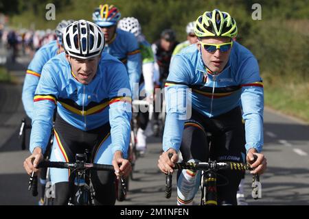 20120920 - VALKENBURG, PAYS-BAS: Le cycliste belge Dieter Bouvry et le cycliste belge Gijs Van Hoecke photographiés lors d'une séance d'entraînement avant la course sur route aux Championnats du monde de cyclisme sur route de l'UCI, jeudi 20 septembre 2012 à Valkenburg, pays-Bas. BELGA PHOTO KRISTOF VAN ACCOM Banque D'Images