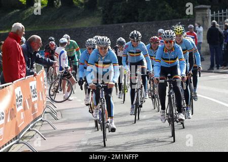 20120920 - VALKENBURG, PAYS-BAS: Le cycliste belge Liesbeth de Vocht et le cycliste belge Annelies Van Doorslaer photographiés lors d'une séance d'entraînement en amont de la course sur route aux Championnats du monde de cyclisme sur route de l'UCI, jeudi 20 septembre 2012 à Valkenburg, pays-Bas. BELGA PHOTO KRISTOF VAN ACCOM Banque D'Images