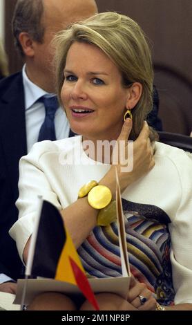 20121018 - ANKARA, TURQUIE: Princesse Mathilde de Belgique photographiée lors d'une visite à l'Institut Olgunlacma, jeudi 18 octobre 2012, le quatrième jour de la mission économique du prince Philippe en Turquie, du 15 au 18 octobre. BELGA PHOTO POOL ERIC HERCHAFT Banque D'Images