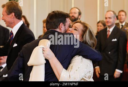 20121019 - LUXEMBOURG, LUXEMBOURG: Le Prince Guillaume, Grand-Duc héréditaire de Luxembourg et la comtesse belge Stephanie de Lannoy photographiés lors du mariage civil du Prince héritier Guillaume de Luxembourg et de sa fiancée, la comtesse belge Stephanie de Lannoy, le vendredi 19 octobre 2012, à l'hôtel de ville de Luxembourg. Les célébrations du mariage durent deux jours. PISCINE PHOTO DE BELGA Banque D'Images