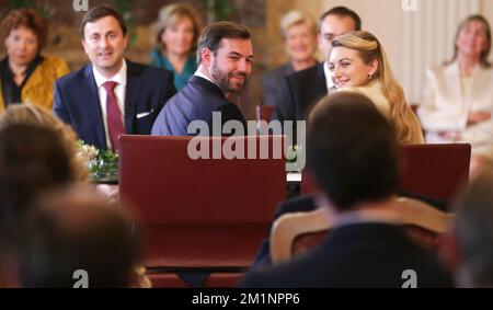 20121019 - LUXEMBOURG, LUXEMBOURG: Le Prince Guillaume, Grand-Duc héréditaire de Luxembourg et la comtesse belge Stephanie de Lannoy photographiés lors du mariage civil du Prince héritier Guillaume de Luxembourg et de sa fiancée, la comtesse belge Stephanie de Lannoy, le vendredi 19 octobre 2012, à l'hôtel de ville de Luxembourg. Les célébrations du mariage durent deux jours. PISCINE PHOTO DE BELGA Banque D'Images