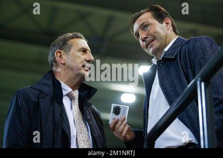 20121020 - HEVERLEE, BELGIQUE: L'entraîneur-chef du Club, Georges Leekens et Marc Wilmot, photographié avant le match de la Jupiler Pro League entre OH Leuven et le Club Brugge, à Louvain, samedi 20 octobre 2012, le onzième jour du championnat belge de football. BELGA PHOTO BRUNO FAHY Banque D'Images