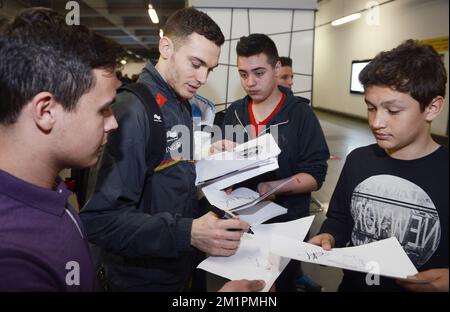 20130321 - SKOPJE, MACÉDOINE: Thomas Vermaelen de Belgique photographié à l'arrivée de l'équipe nationale belge de football "Red Devils" à l'aéroport de Skopje, République de Macédoine, jeudi 21 mars 2013. Demain, l'équipe joue un match contre la Macédoine, dans le cadre des matchs de qualification pour la coupe du monde de la FIFA 2014. BELGA PHOTO DIRK WAEM Banque D'Images