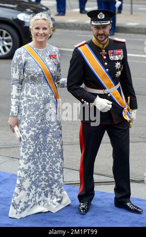 Le prince héritier Haakon de Norvège et la princesse Mette-Marit de Norvège arrivent pour l'investiture du prince Willem Alexander en tant que roi, le mardi 30 avril 2013, à Amsterdam, aux pays-Bas. La Reine néerlandaise Beatrix, qui a dirigé les pays-Bas pendant 33 ans, a annoncé le 28 janvier 2013 son abdication du trône en faveur de son fils, le Prince Willem-Alexander. Banque D'Images