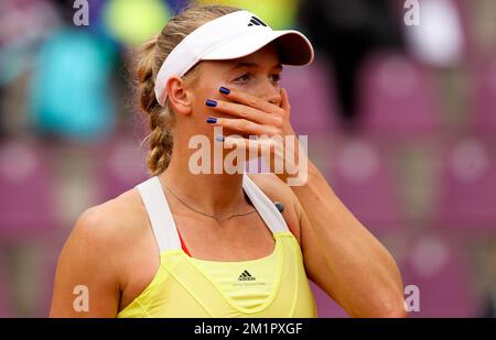 Caroline Wozniacki danoise semble abattu lors d'une première partie de Caroline Wozniacki danoise et Jie Zheng chinoise lors de l'événement de tennis WTA Brussels Open à Bruxelles, le mercredi 22 mai 2013. BELGA PHOTO VIRGINIE LEFOUR Banque D'Images