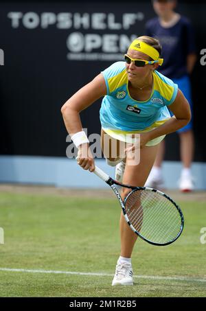 Belge Kirsten Flipkens en action lors d'un deuxième tour de match entre la hollandaise Michaella Krajicek et la belge Kirsten Flipkens lors du tournoi de tennis Topshelf Open WTA/ATP à Rosmalen, aux pays-Bas, le mercredi 19 juin 2013. Banque D'Images