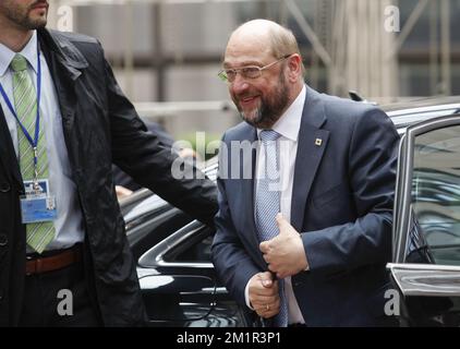 Le président du Parlement européen, Martin Schulz, se réunit pour le conseil européen le premier jour du sommet des chefs d'État et de gouvernement de l'UE, au siège de l'UE à Bruxelles, le jeudi 27 juin 2013. Banque D'Images