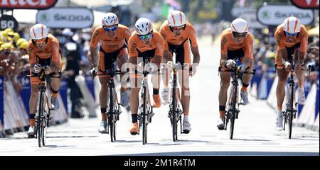 Euskaltel-Euskadi pilotes photographiés lors de la quatrième étape de l'édition 100th de la course cycliste Tour de France, un procès de 25km heures d'équipe à Nice, France, le mardi 02 juillet 2013. BELGA PHOTO YORICK JANSENS Banque D'Images