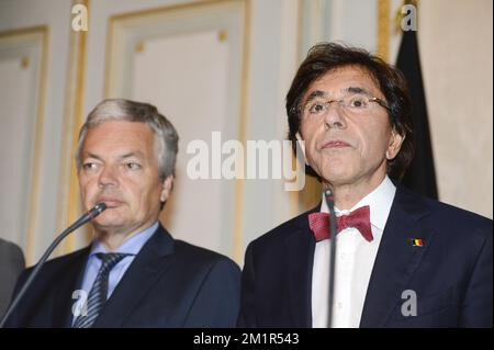 20130703 - BRUXELLES, BELGIQUE: Vice-Premier ministre et ministre des Affaires étrangères Didier Reynders (M. libéraux francophones) et Premier ministre belge Elio Di Rupo photographiés lors d'une conférence de presse après une réunion de Kern, une réunion restreinte des ministres au bureau du Premier ministre à Bruxelles, Mercredi 03 juillet 2013.a 18h00 ce soir, le roi Albert II de Belgique a annoncé au peuple belge son interdiction du trône le 21 juillet. BELGA PHOTO LAURIE DIEFFEMBACQ Banque D'Images