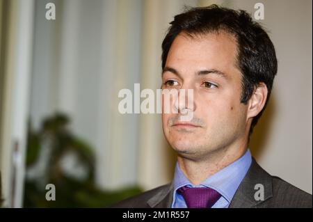 20130703 - BRUXELLES, BELGIQUE: Vice-Premier ministre et ministre des Pensions Alexander de Croo (Open VLD Flamand libéraux) photographié lors d'une conférence de presse après une réunion de Kern, une réunion restreinte des ministres au bureau du Premier ministre à Bruxelles, Mercredi 03 juillet 2013.a 18h00 ce soir, le roi Albert II de Belgique a annoncé au peuple belge son interdiction du trône le 21 juillet. BELGA PHOTO LAURIE DIEFFEMBACQ Banque D'Images