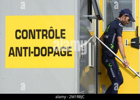 Alejandro Valverde de Spian de Movistar photographié sur son chemin de la salle de contrôle du dopage après l'étape 17th de l'édition 100th de la course cycliste Tour de France, un essai individuel de 32km d'Embrun à Chorges, France, le mercredi 17 juillet 2013. Banque D'Images