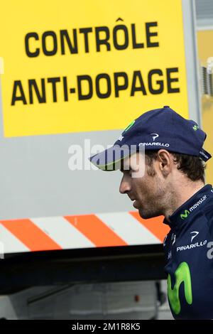 Alejandro Valverde de Spian de Movistar photographié sur son chemin à la salle de contrôle du dopage après l'étape 17th de l'édition 100th de la course cycliste Tour de France, un essai individuel de 32km d'Embrun à Chorges, France, le mercredi 17 juillet 2013. Banque D'Images