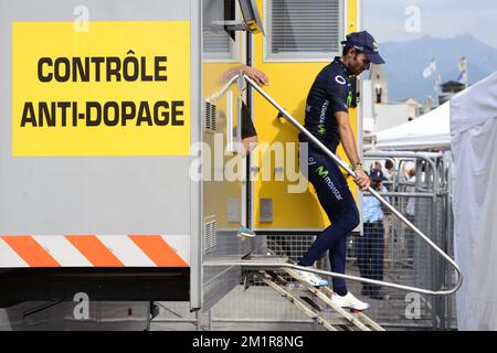 Alejandro Valverde de Spian de Movistar photographié sur son chemin de la salle de contrôle du dopage après l'étape 17th de l'édition 100th de la course cycliste Tour de France, un essai individuel de 32km d'Embrun à Chorges, France, le mercredi 17 juillet 2013. Banque D'Images