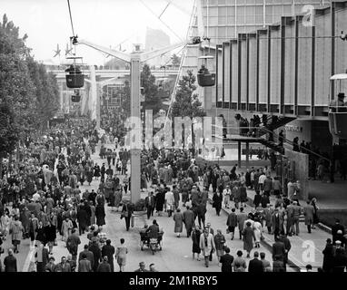 19581019 - BRUXELLES, BELGIQUE (FICHIER) : ce fichier photo du 19 octobre 1958 montre une vue d'Expo 58. C'était le dernier jour de l'exposition. BELGA PHOTO ARCHIVES Expo 58, également connue sous le nom de Brussels World's Fair, s'est tenue du 17 avril au 19 octobre 1958. C'était la première grande foire mondiale après la Seconde Guerre mondiale Banque D'Images