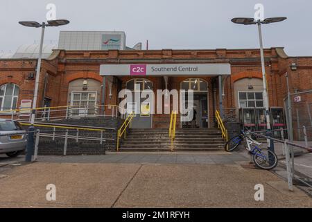 Southend on Sea, Royaume-Uni. 13th décembre 2022. La gare centrale de Southend, sur la ligne C2C, offre un service réduit car le RMT poursuit son action industrielle. Penelope Barritt/Alamy Live News Banque D'Images