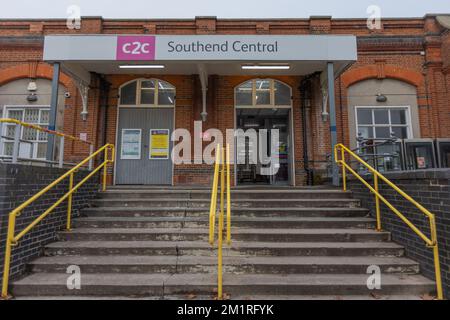 Southend on Sea, Royaume-Uni. 13th décembre 2022. La gare centrale de Southend, sur la ligne C2C, offre un service réduit car le RMT poursuit son action industrielle. Penelope Barritt/Alamy Live News Banque D'Images