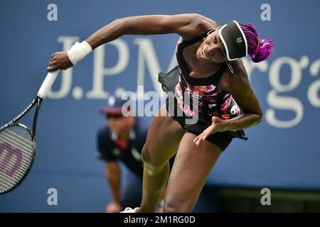 American venus Williams photographié lors du premier match entre le Belge Kirsten Flipkens (WTA 12) et le US venus Williams lors du tournoi de tennis américain Open Grand Chelem, à Flushing Meadows, à New York City, États-Unis, le lundi 26 août 2013. BELGA PHOTO YORICK JANSENS Banque D'Images