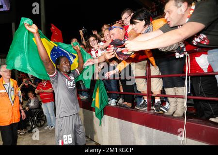 Standard's Antonio Pereira dos Santos 'Kanu' célèbre après le match Jupiler Pro League entre RAEC Mons et Standard de Liège, à Mons, dimanche 25 août 2013, le jour 5 du championnat belge de football. Banque D'Images