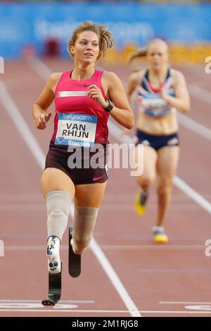 Marlou Van Rhijn célèbre après avoir remporté l'événement féminin 200m T43-T44 lors de la rencontre d'athlétisme Memorial Van Damme, dernière étape de la Ligue des diamants de l'IAAF, au stade du Roi Baudouin (Boudewijnstadion/ Stade Roi Baudouin) à Bruxelles, le vendredi 06 septembre 2013. BELGA PHOTO BRUNO FAHY Banque D'Images